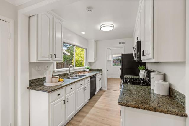332 Camino Al Lago, Menlo Park CA: https://media.crmls.org/mediaz/331214f9-9778-4860-87b1-1fa1b24f6709.jpg