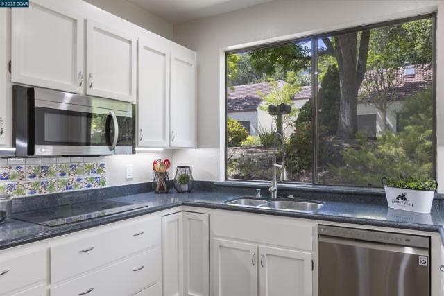 1285 Avenida Sevilla, Walnut Creek CA: https://media.crmls.org/mediaz/331262fb-2b8d-4b3d-bba8-dbdd13c67a4f.jpg