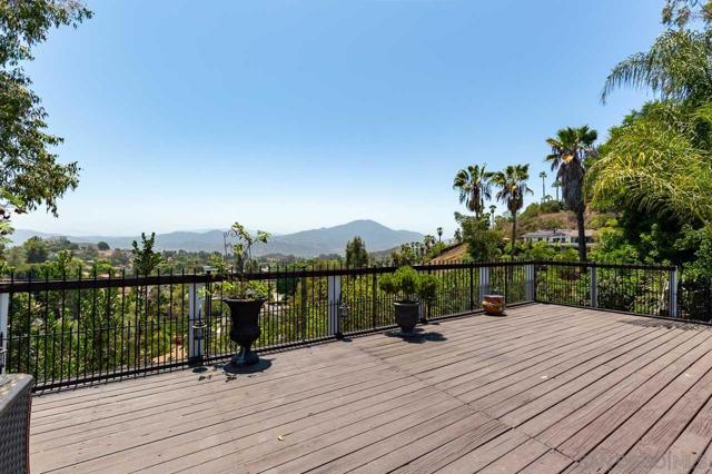 11339 Rolling Hills Dr, El Cajon CA: https://media.crmls.org/mediaz/3312b3fa-5312-43b6-b585-ebfbb6bd93b6.jpg