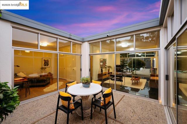 7145 View Ave, El Cerrito CA: https://media.crmls.org/mediaz/331300a5-56bf-4181-a46d-f0a499ecf297.jpg
