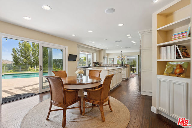 23306 Park Hacienda, Calabasas CA: https://media.crmls.org/mediaz/3313365e-3eff-4d24-ae37-1d175d65a1d7.jpg