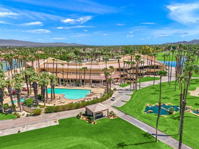 38417 Nasturtium Way, Palm Desert CA: https://media.crmls.org/mediaz/33133f7f-0cfd-4151-8fdd-90882c629f75.jpg