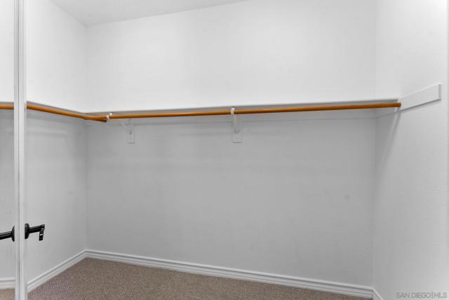 5527 Alexandrine Ct, Oceanside CA: https://media.crmls.org/mediaz/33134b58-b2a4-4fc6-9ec7-de976e76971d.jpg