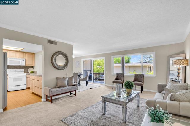 1200 Canyonwood Ct, Walnut Creek CA: https://media.crmls.org/mediaz/3313db27-512d-4c8f-baa1-2dc5398456ba.jpg