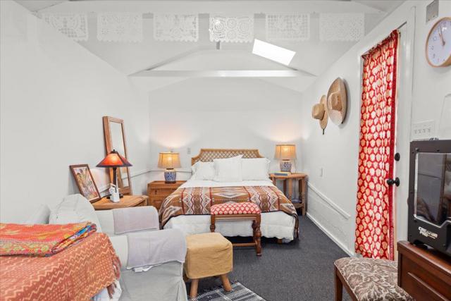 989 Madison Street, Monterey CA: https://media.crmls.org/mediaz/3314f494-4b30-4b62-8a03-dd8aa07ad97c.jpg