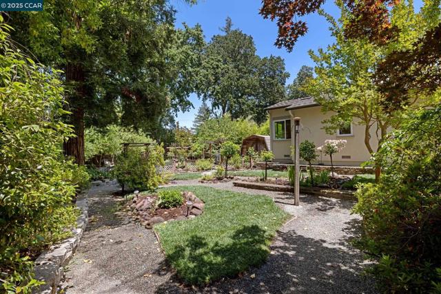312 Soule Ave, Pleasant Hill CA: https://media.crmls.org/mediaz/3315b375-8850-48a6-9e53-7620e6a45da1.jpg