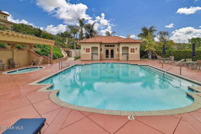 963 Corte Augusta, Camarillo CA: https://media.crmls.org/mediaz/3315f40f-7909-4542-be25-5cfcfcb36319.jpg