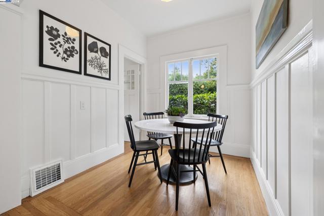 6040 LAWTON AVENUE, Oakland CA: https://media.crmls.org/mediaz/331603c6-0f0e-4d19-9ad0-0acfe074c8b7.jpg