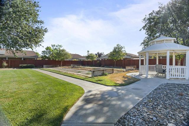 3009 La Vina Circle, Los Banos CA: https://media.crmls.org/mediaz/33163845-5f4b-44e3-bf26-70cd20eab6c2.jpg