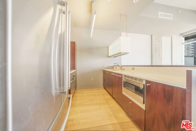 1155 S Grand Avenue, Los Angeles CA: https://media.crmls.org/mediaz/33166cae-7ba8-44ab-8584-26f631db3870.jpg