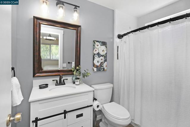 2745 Minert Rd, Concord CA: https://media.crmls.org/mediaz/3316c297-535c-4c66-8b56-b95ef98d9a29.jpg