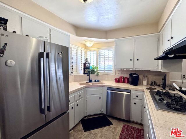 3704 W 111th Place, Inglewood CA: https://media.crmls.org/mediaz/33171b1e-e284-4883-a0c1-a2a3e9233e10.jpg