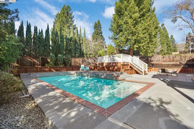 25 Mackenzie Pl, Danville CA: https://media.crmls.org/mediaz/33174833-fcc3-4bab-a48b-2e7d67c56caf.jpg