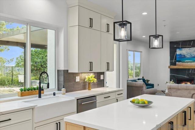 2196 Kirkcaldy Rd, Fallbrook CA: https://media.crmls.org/mediaz/33174dee-415a-4395-88b9-f27c6fb10040.jpg