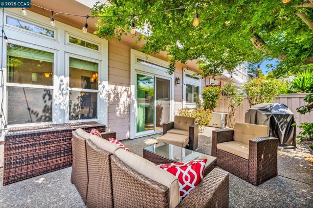 214 S Wildwood, Hercules CA: https://media.crmls.org/mediaz/33175b25-21a7-440e-8d4e-0bff5d15d4f0.jpg