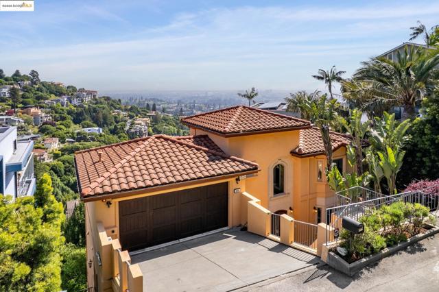 530 Gravatt Dr, Berkeley CA: https://media.crmls.org/mediaz/3317e0e3-7be6-470a-bf9d-2dbb390da7f8.jpg