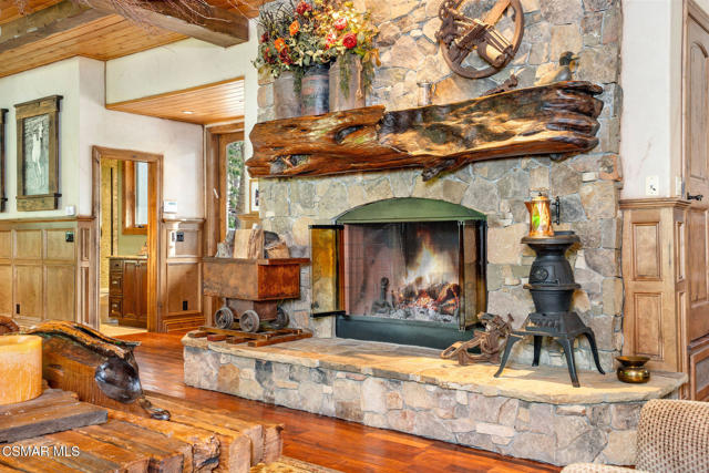 32310 Hummingbird Court, Running Springs CA: https://media.crmls.org/mediaz/33181858-a212-4a75-9fe1-f8f98a8e4812.jpg