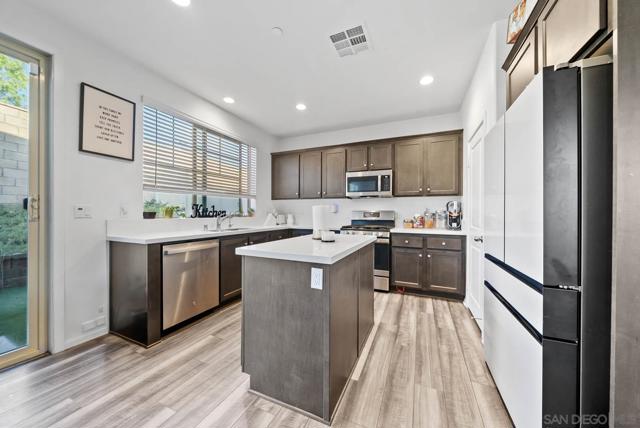 29566 Nini Ct, Winchester CA: https://media.crmls.org/mediaz/331832f7-3101-48ae-b5ca-7da6d0759fb4.jpg