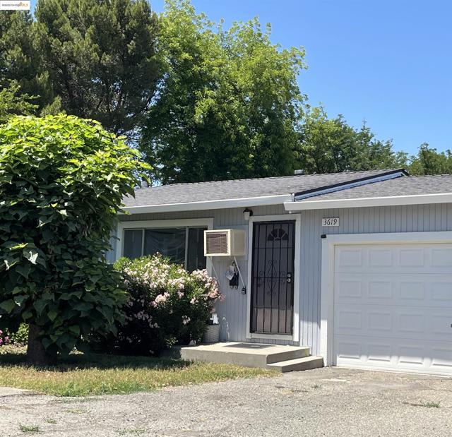 3619 DeOvan St, Stockton CA: https://media.crmls.org/mediaz/3318947e-a124-4f81-a771-f70522b303d9.jpg