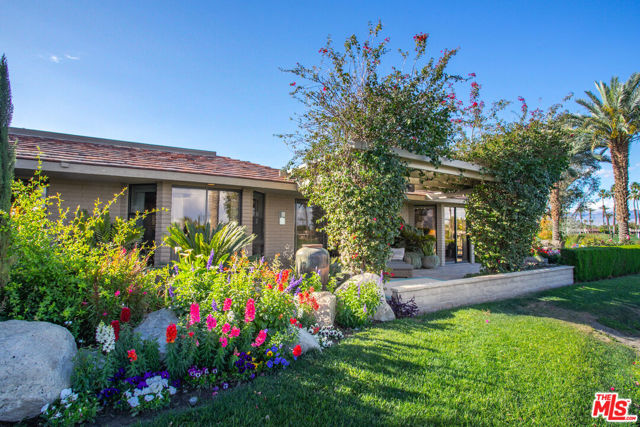 4 Trinity Court, Rancho Mirage CA: https://media.crmls.org/mediaz/33189bfd-6b72-4745-b1b7-7794a048f627.jpg