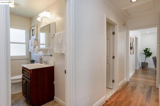 4103 Dickson Ct, Oakland CA: https://media.crmls.org/mediaz/3318ea00-ec7e-4bd3-a9b9-bb4c1af93018.jpg