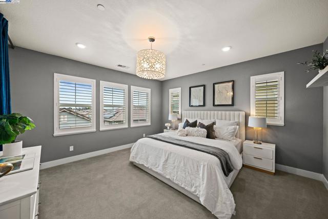 318 Paradiso Ct, San Ramon CA: https://media.crmls.org/mediaz/331930c0-1c25-49c3-b591-626f14234e6e.jpg