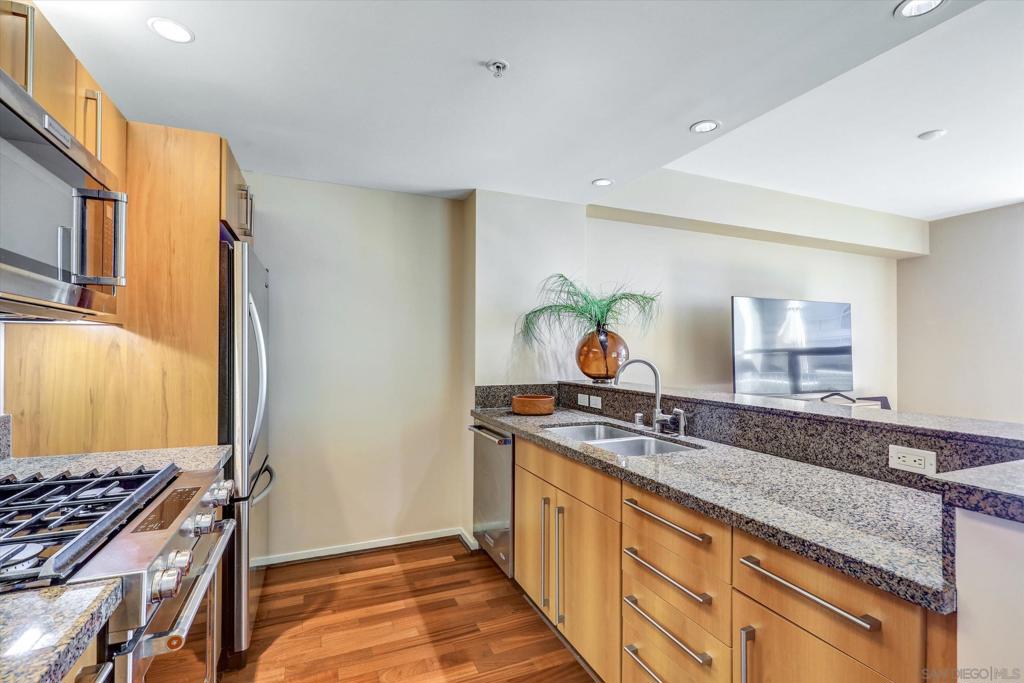 350 11th Ave - photo 11