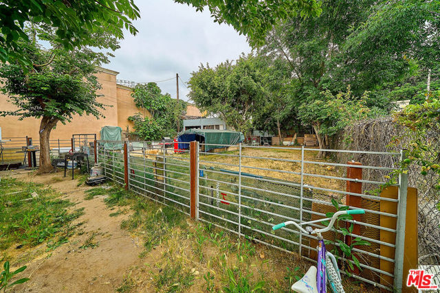 1259 S Bronson Avenue, Los Angeles CA: https://media.crmls.org/mediaz/33196574-f6c4-406a-958d-b9574f531e45.jpg