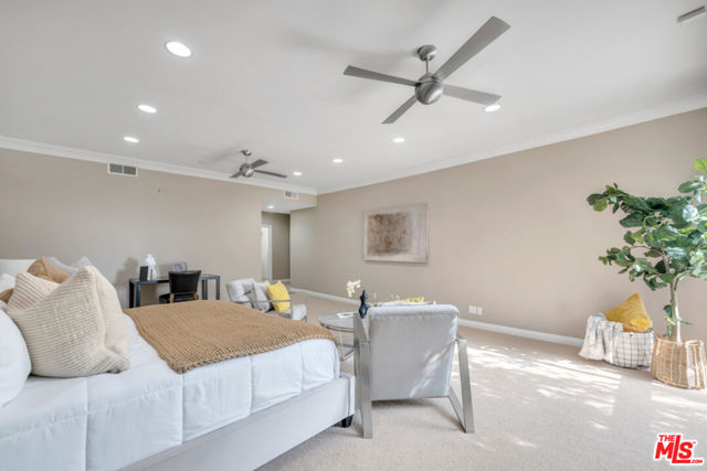 1124 N Kings Road, West Hollywood CA: https://media.crmls.org/mediaz/331a5965-37fb-49a3-849b-7ba195260110.jpg