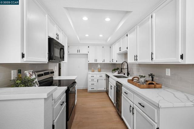 2085 Shady Creek Pl, Danville CA: https://media.crmls.org/mediaz/331a605a-5d6b-4c79-ba65-6add3f4adfd8.jpg