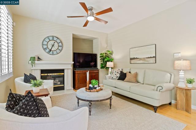 1560 Craiglee Way, San Ramon CA: https://media.crmls.org/mediaz/331b3d07-d0c5-44ba-9ddf-a78407c7360f.jpg