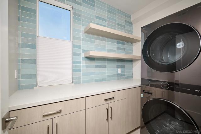 567 N Vulcan Ave, Encinitas CA: https://media.crmls.org/mediaz/331ba195-27bd-47e0-90f4-4e5a12f2b9ea.jpg