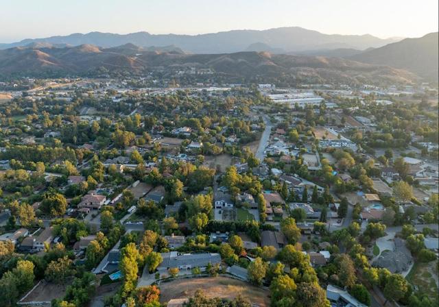 53 Foothill Drive, Agoura Hills CA: https://media.crmls.org/mediaz/331bb9d9-2be5-4b55-9418-f8d6555eea94.jpg