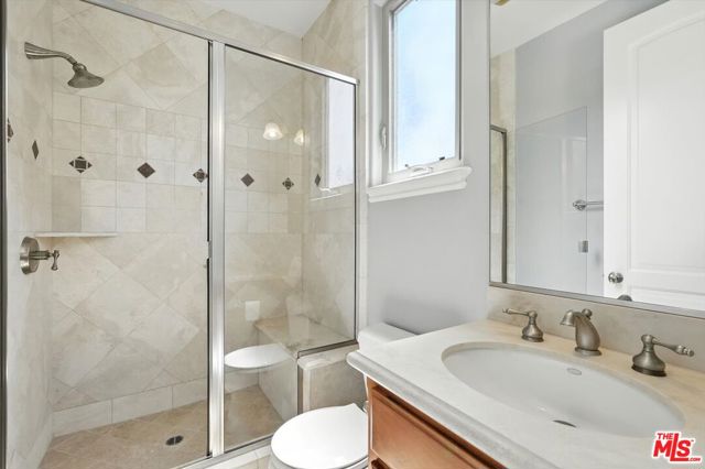 3200 Elm Avenue, Manhattan Beach CA: https://media.crmls.org/mediaz/331bc557-bac5-48aa-b27c-5c669c22e46c.jpg