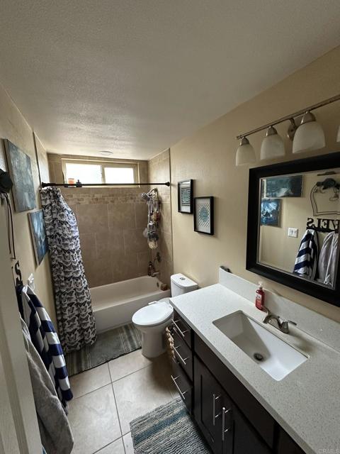 Home for Sale in Lakeside