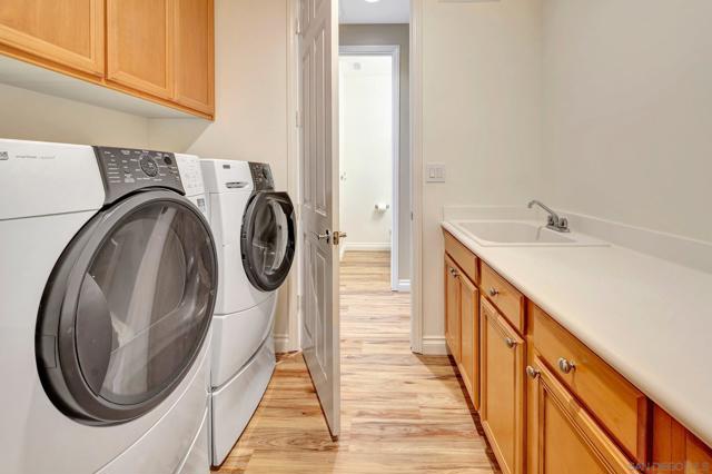 23860 Hollingsworth Dr, Murrieta CA: https://media.crmls.org/mediaz/331bfad1-6f6f-408a-97b5-168a35746971.jpg