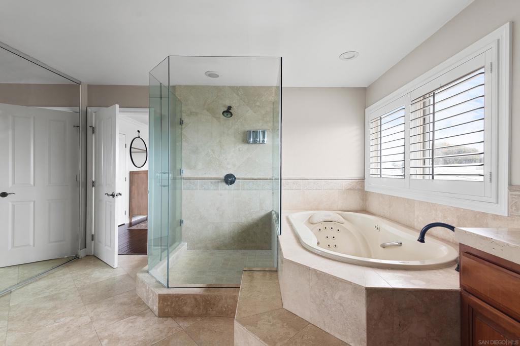 MLS #250027935SD img 7