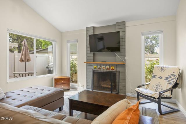 658 Holly Avenue, Oxnard CA: https://media.crmls.org/mediaz/331c2685-4d15-417b-a238-1f224e41b7b8.jpg