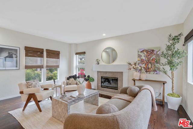 2131 Griffith Park Boulevard, Los Angeles CA: https://media.crmls.org/mediaz/331c2885-1613-4b1c-8adb-9daf3b02783f.jpg