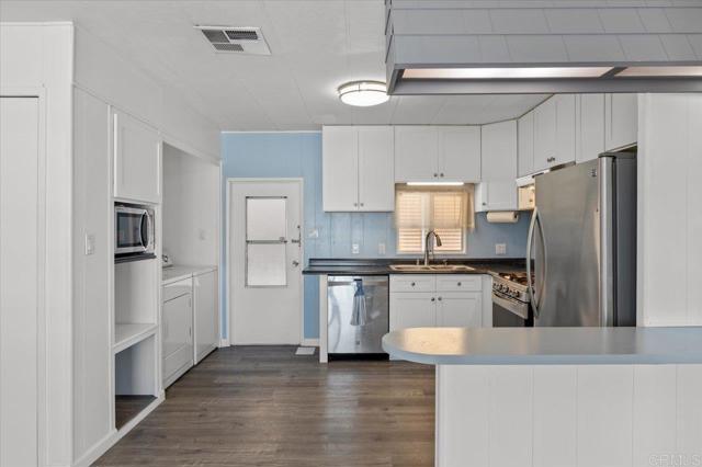 Detail Gallery Image 8 of 28 For 718 Sycamore Ave #109,  Vista,  CA 92083 - 2 Beds | 2 Baths