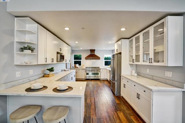 588 E Angela St, Pleasanton CA: https://media.crmls.org/mediaz/331cc378-8e35-4771-adcd-1dd1fbf9923f.jpg