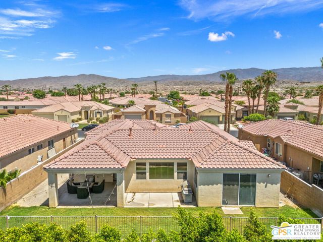 83817 Collection Drive, Indio CA: https://media.crmls.org/mediaz/331cff99-38ca-40ad-8fd2-fd5d40e9502b.jpg