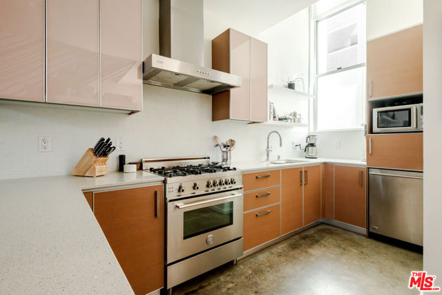 1220 N Orange Grove Avenue, West Hollywood CA: https://media.crmls.org/mediaz/331d0932-809a-4670-913b-2ae65e0e93ac.jpg