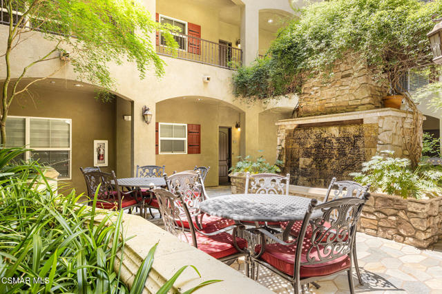 13200 Moorpark Street, Sherman Oaks CA: https://media.crmls.org/mediaz/331d3884-fb03-4a42-be52-9a703293e497.jpg