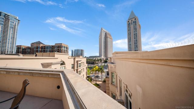 655 india St, San Diego CA: https://media.crmls.org/mediaz/331eeeb8-3e9b-44bf-a9c4-36b90601062e.jpg