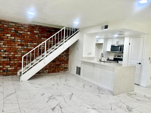 Image 3 of 11 For 72745 Willow Street 3