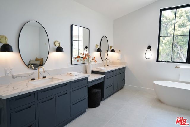 1441 S Oakhurst Drive, Los Angeles CA: https://media.crmls.org/mediaz/331fa01a-db48-4ac6-858d-77473f336e9e.jpg
