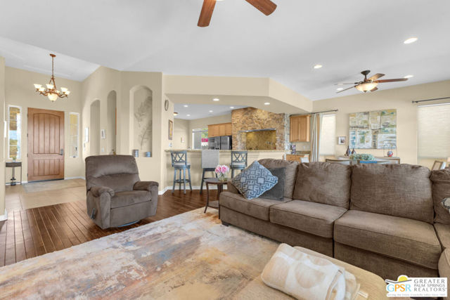 41728 Via Treviso, Palm Desert CA: https://media.crmls.org/mediaz/33206988-6cfa-4937-9f2e-b07f5cf4bb04.jpg