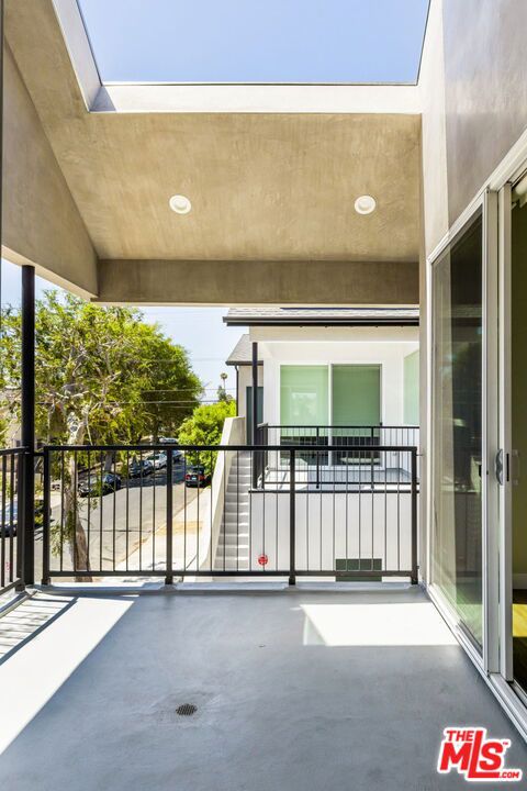 4905 1/2 W St. Elmo Drive, Los Angeles CA: https://media.crmls.org/mediaz/3320866a-cb1f-4274-8eba-1ab69bc1335c.jpg