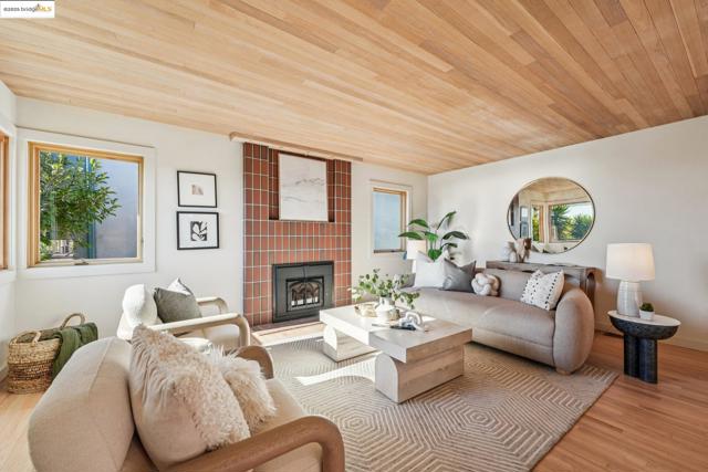 19 Highland Blvd, Kensington CA: https://media.crmls.org/mediaz/33208aa3-2b4b-41cf-8d08-3adc2f6befd4.jpg